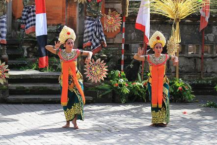 Bali Legong-Taenzerinnen-4310
